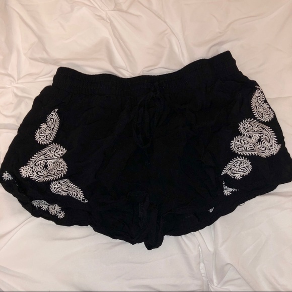 LF Pants - NWOT LF drawstring shorts